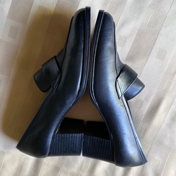 Classic Black Women's‎ Loafers - Picture 6 of 9